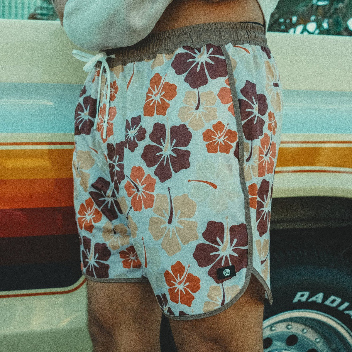 Classic Men&#39;s Boardshorts in Vintage Hibiscus