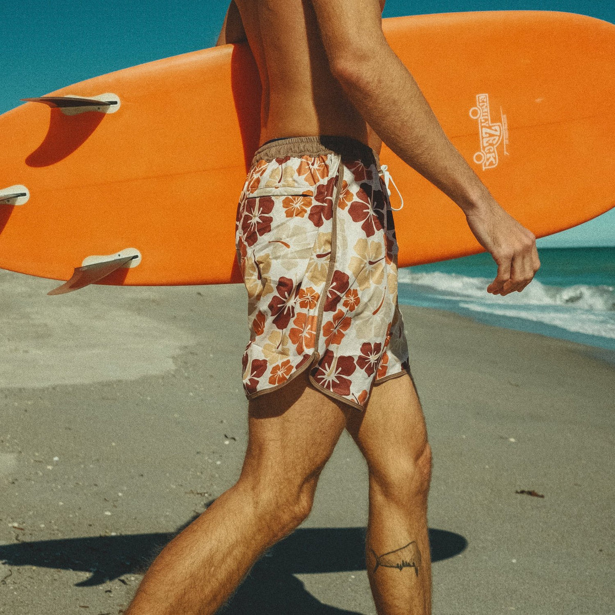 Classic Men&#39;s Boardshorts in Vintage Hibiscus