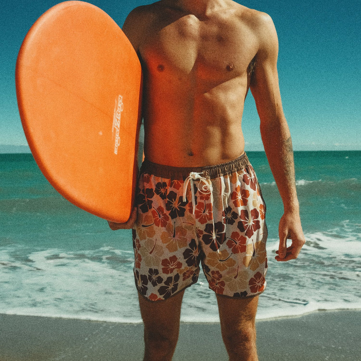 Classic Men&#39;s Boardshorts in Vintage Hibiscus